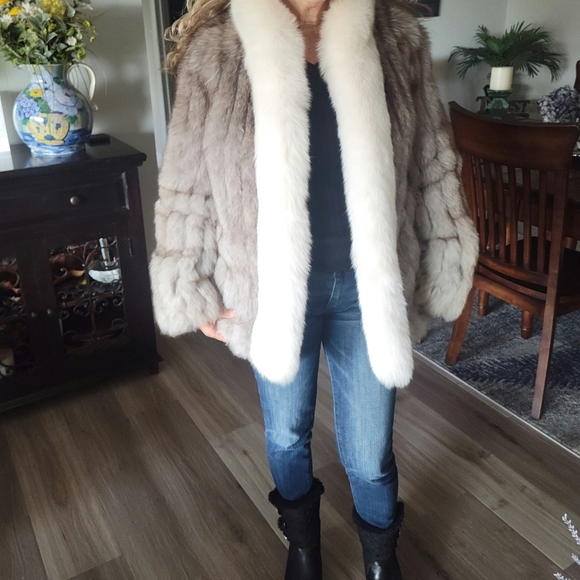 Vintage Fox Fur Coat - Picture 6 of 9